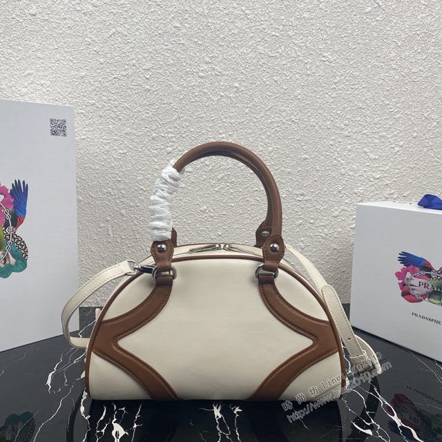 prada女包 普拉達2020年專櫃最新款 小牛皮女士手提包 1BB070 走秀款 prada大號單肩女包  pyd2191